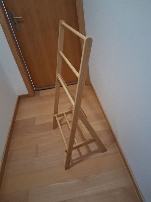 Toalheiro em madeira maciça novonovo