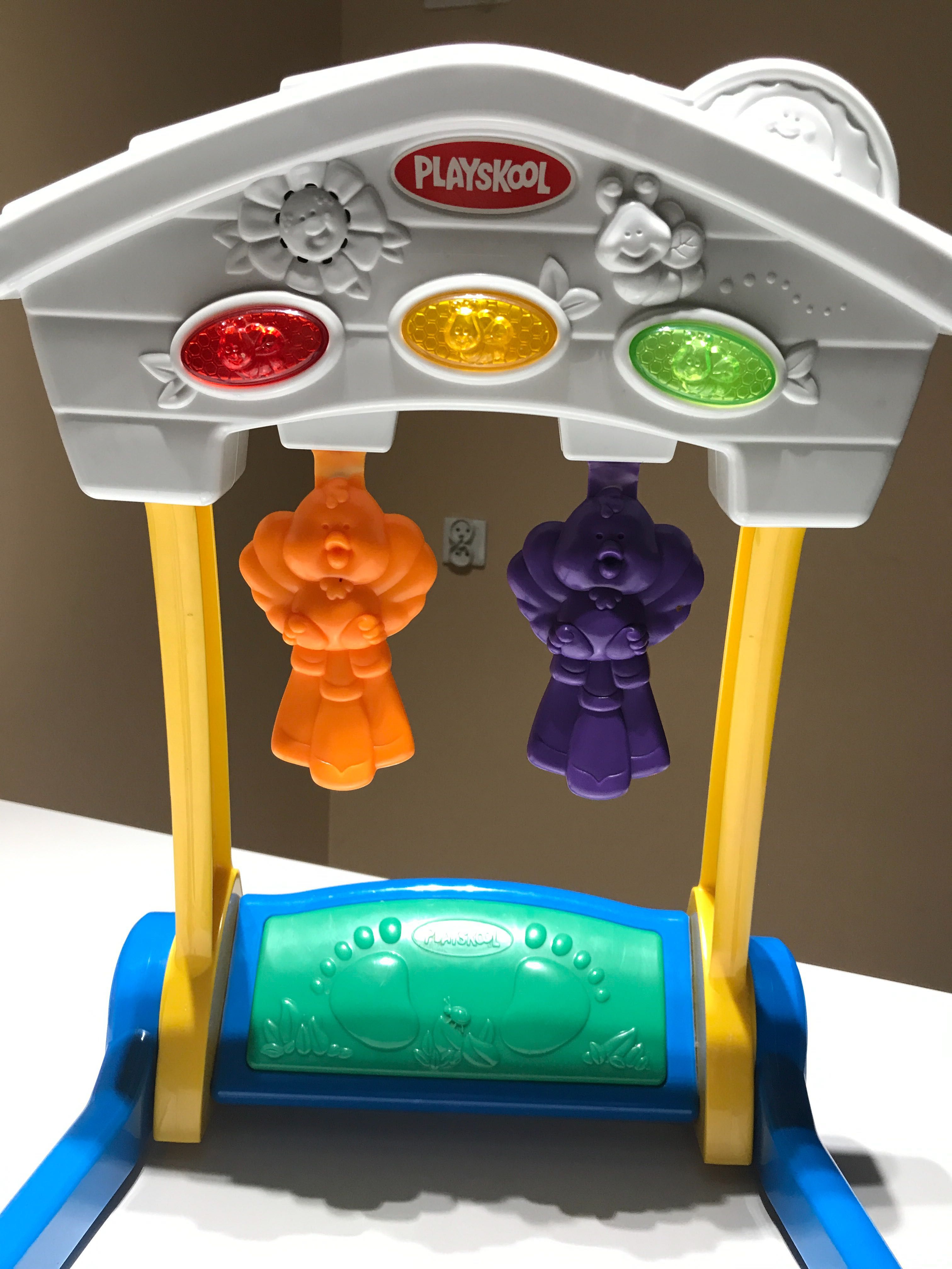 Zabawka interaktywna na ruch stojak domek dla niemowlaka