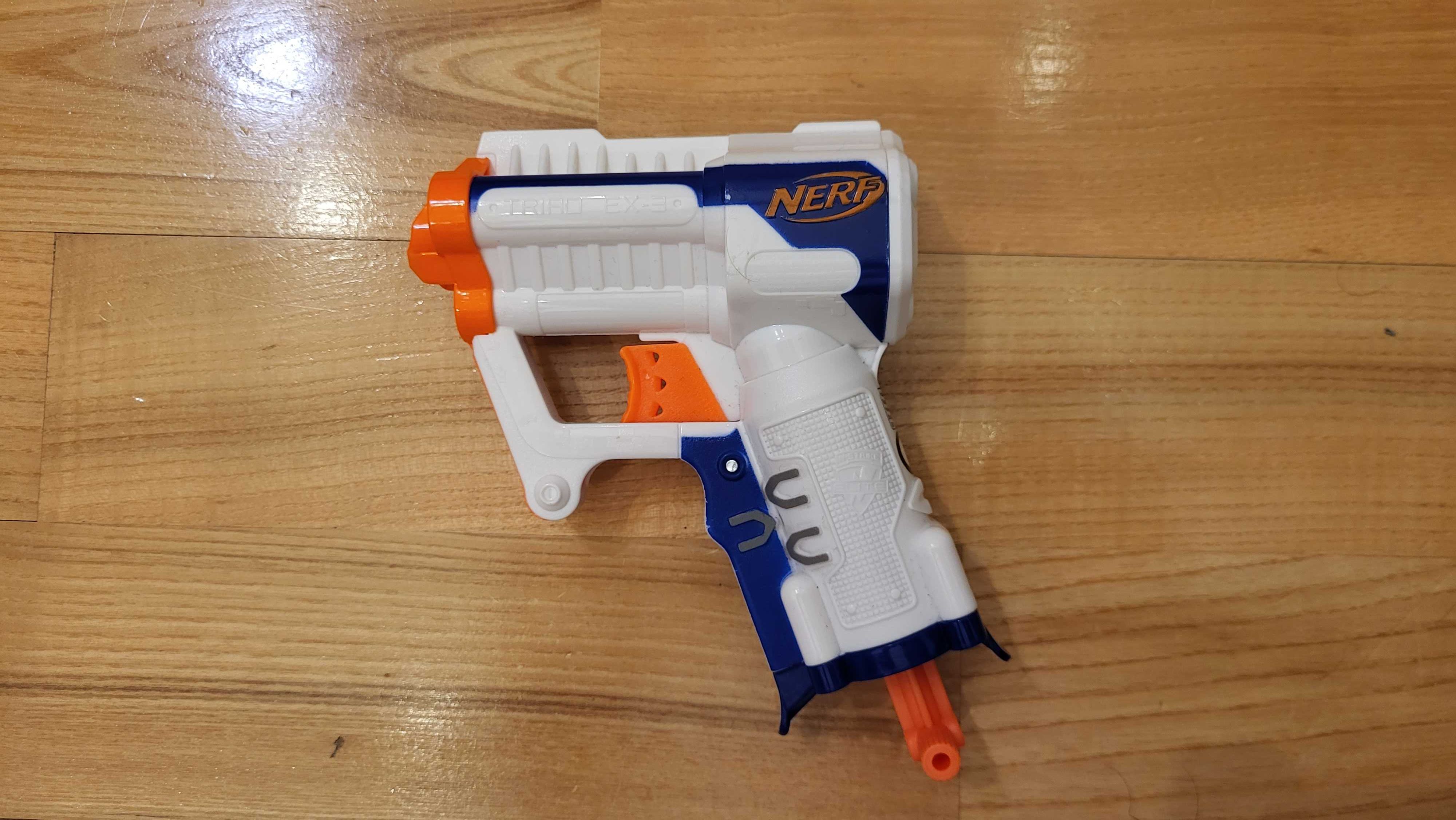 Pistolety Nerf Jolt + Tripo EX-3