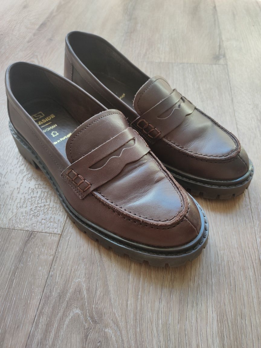 Sapatos Mocassins em pele