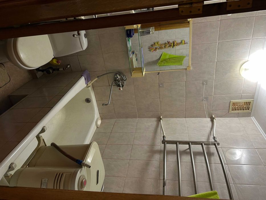 Продам двокімнатну квартиру в центрі смт. Білогір’я