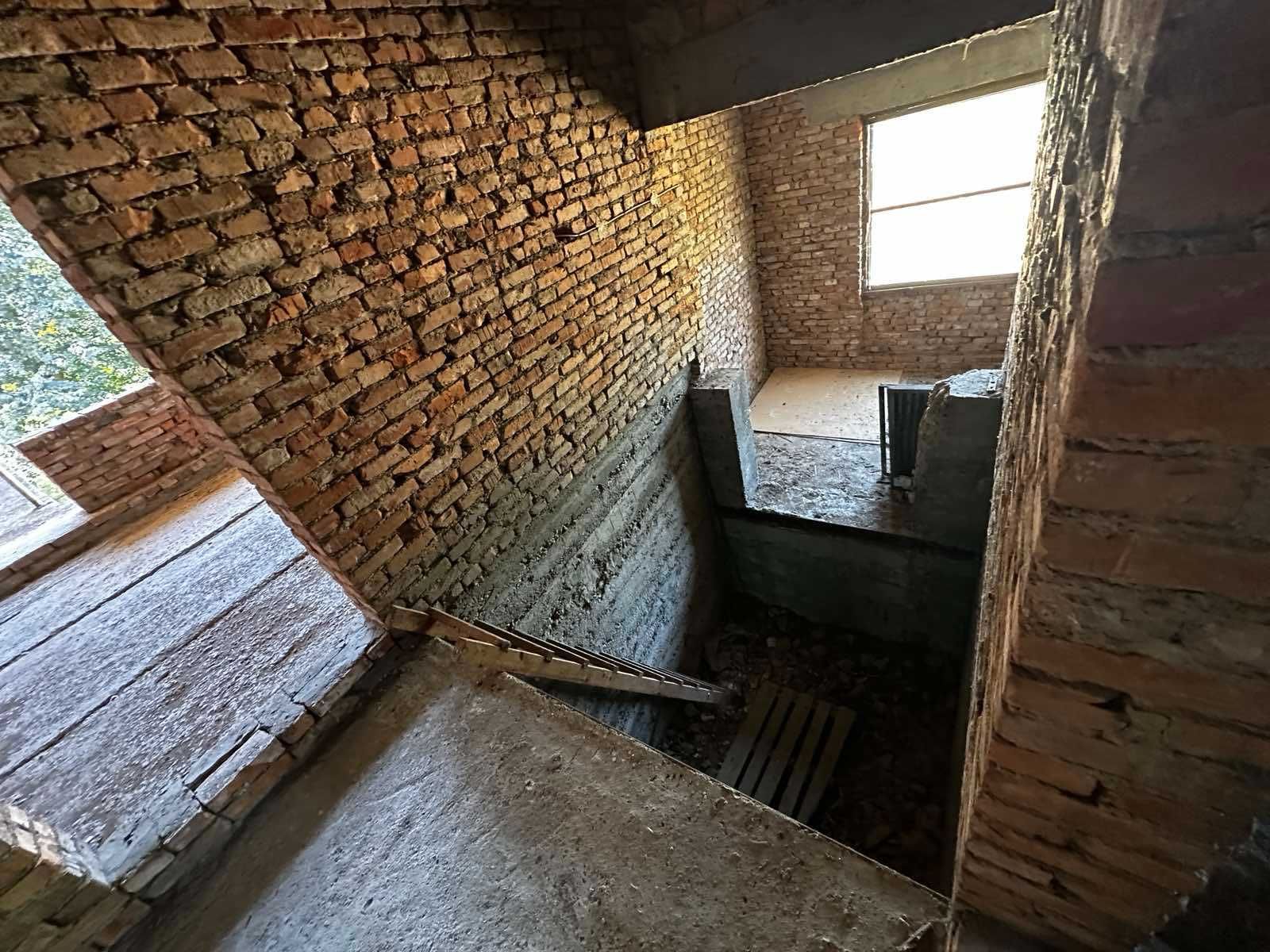 Продається недобудова в м. Тячів