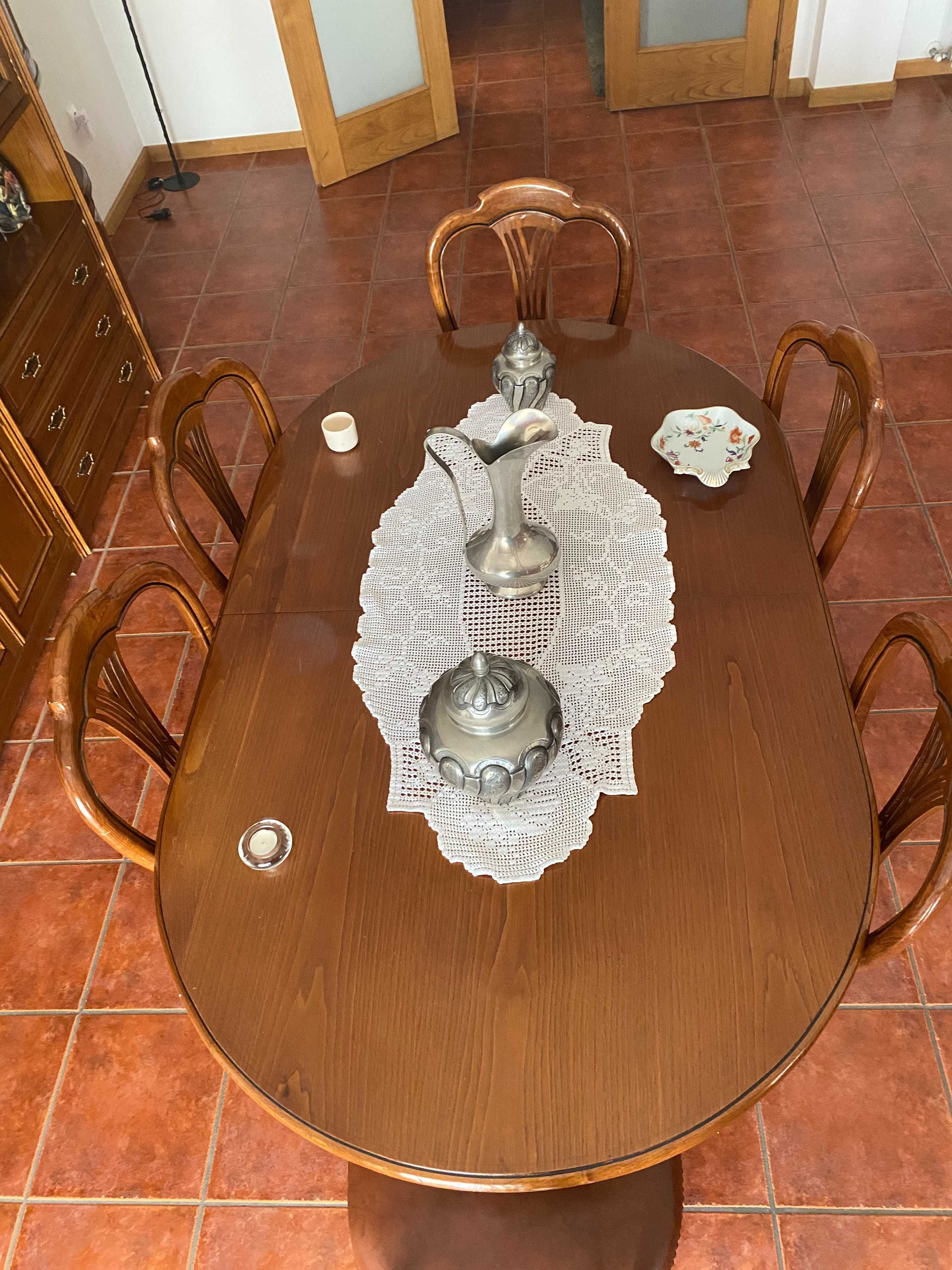 Mesa de Jantar Extensível em Madeira Maciça + 6 Cadeiras