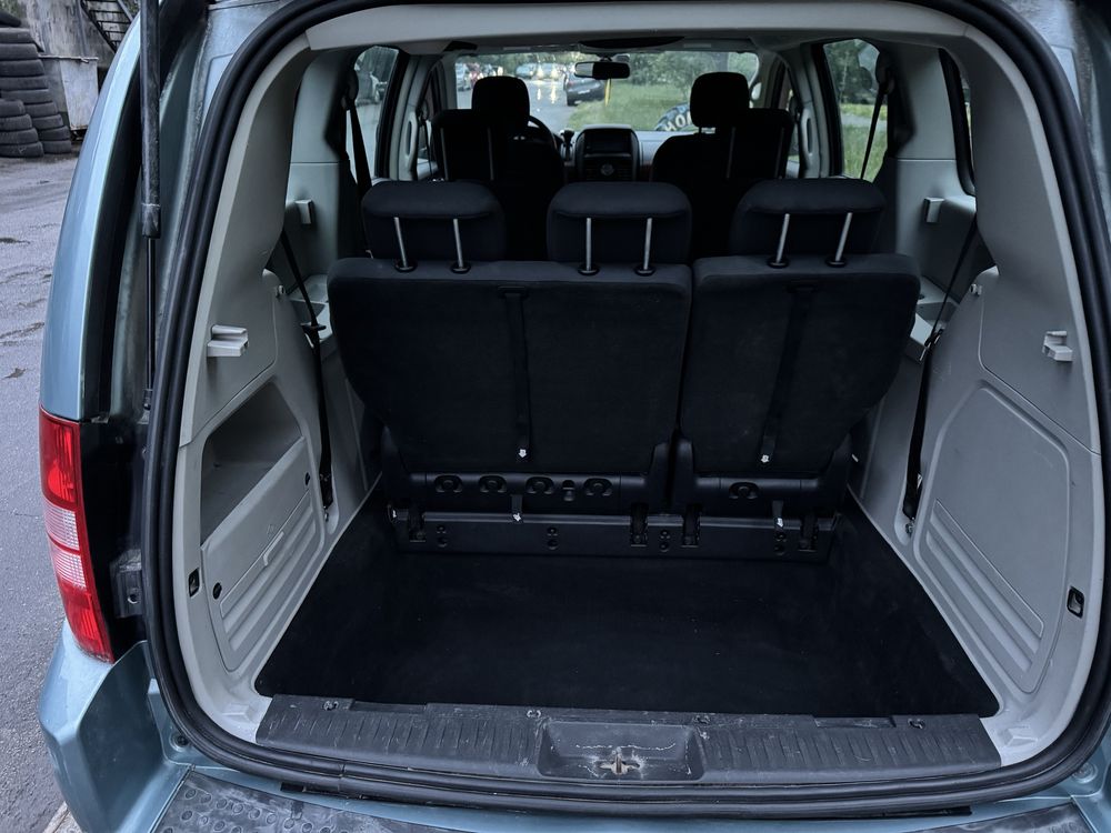Продам Chrysler Grand Voyager 2009