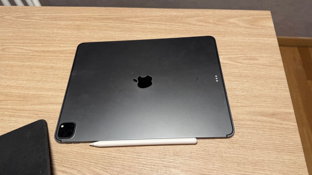 iPad Pro 12.9 (2020) + Apple Pencil 2 Gen + Magic Keyboard