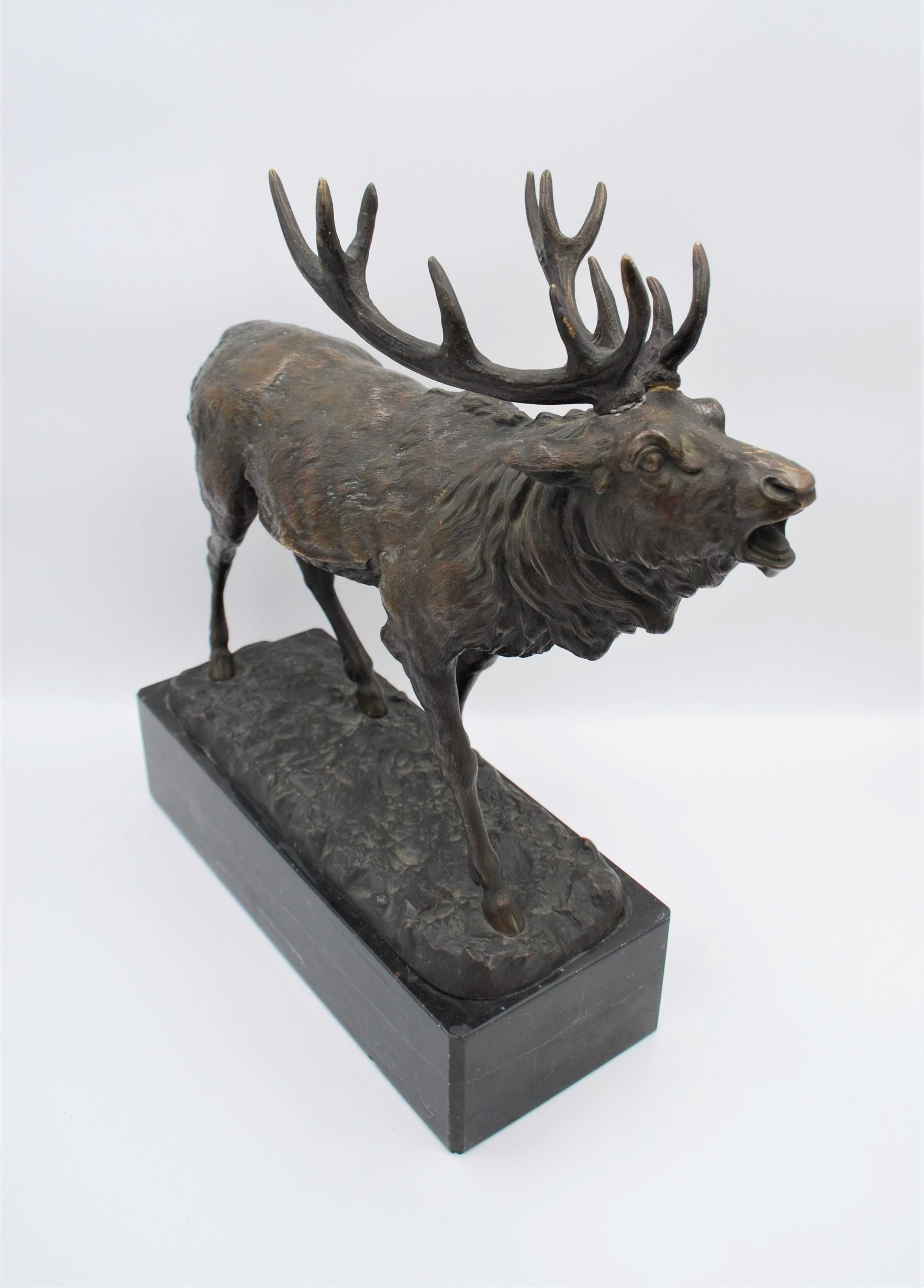 Rzeźba jelenia z brązu na marmurowej podstawie XIX
