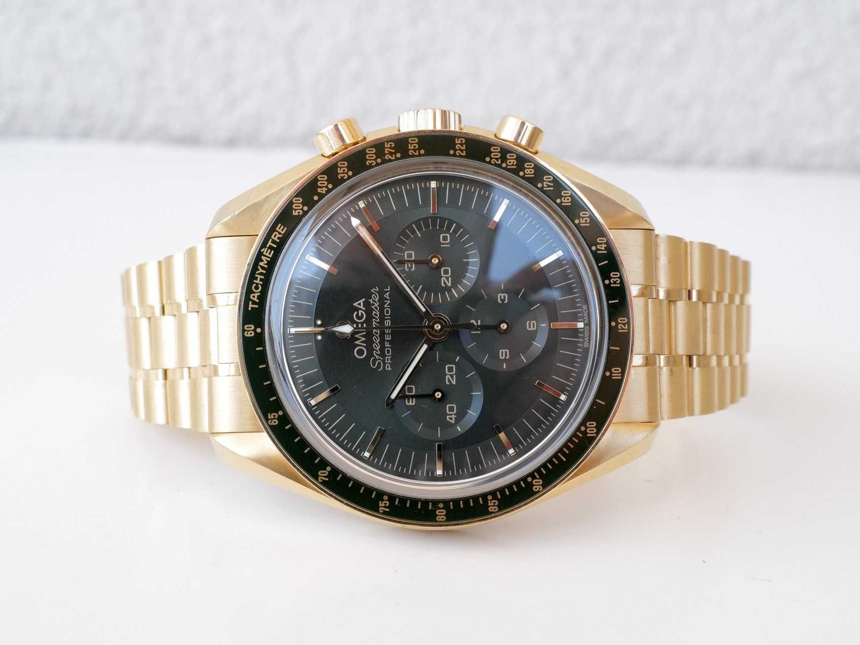 Omega Speedmaster Moonwatch 18K Yellow Gold Green Dial 42mm
