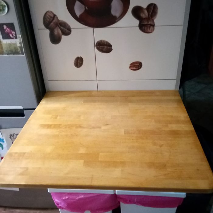 Stolik składany mocowany do ściany