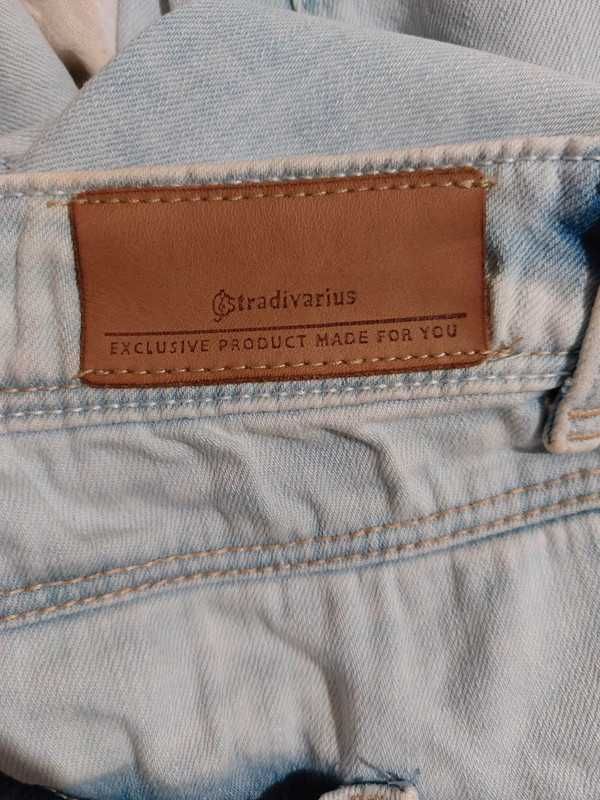 Stradivarius jeansy jasne, jeansy z przetarciami, jasne jeansy