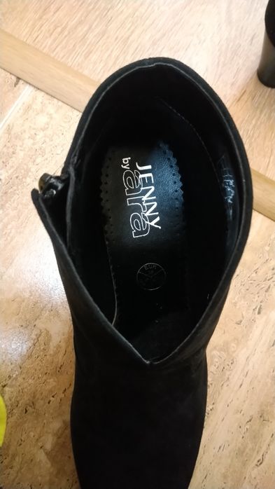 Продам нові жіночі ботинки Ara, р.38