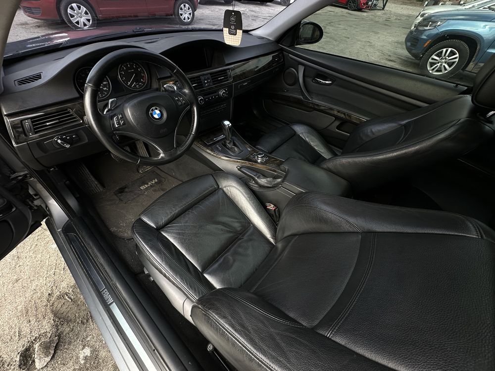 BMW 3 Series 2009 рік