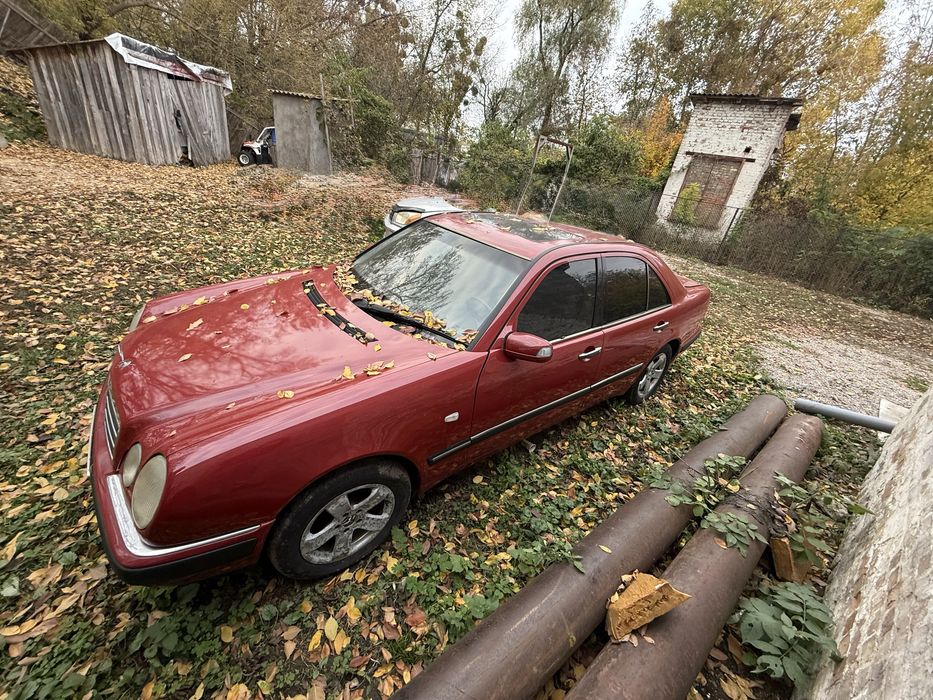 Продається під розбір мерседес