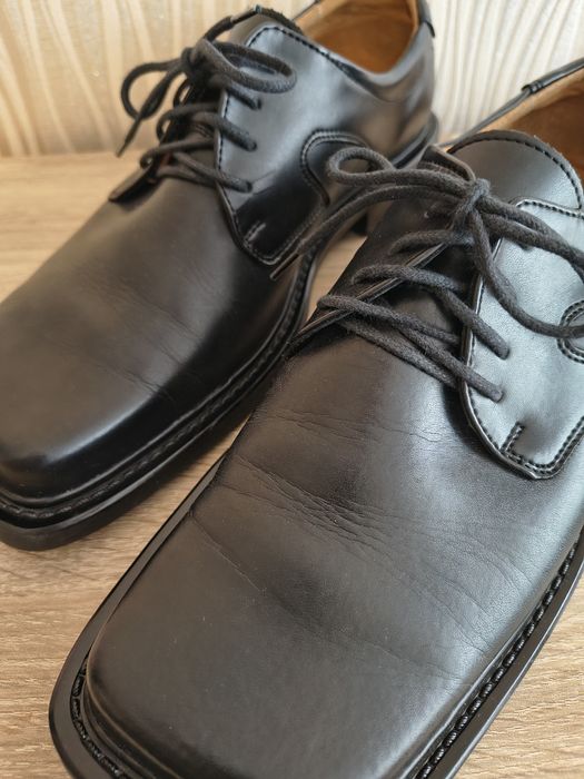 Czarne skórzane pantofle 41