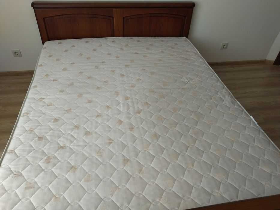 Продам дешево двоспальнмй матрац