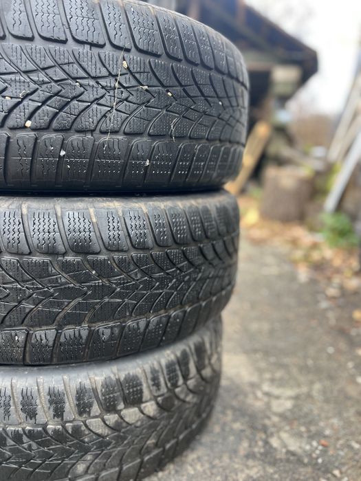 Продам резину Dunlop Winter Sport 4D RunonFlat 225/55 R17