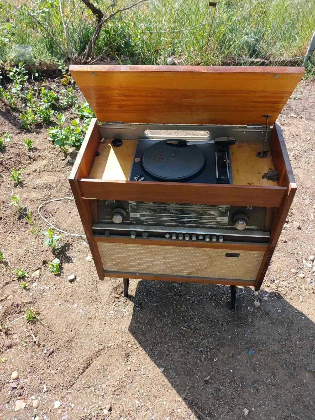Marantz 4025Marantz 4025
Ресивер с кассетной декой, 30 Вт мощности на
