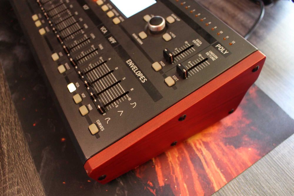 Behringer DeepMind 12D