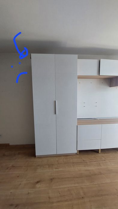 Zestaw białych mebli do salonu/sypialni