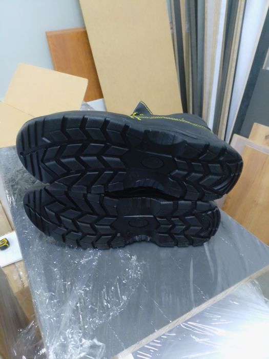 Робоче взуття 43 розмір