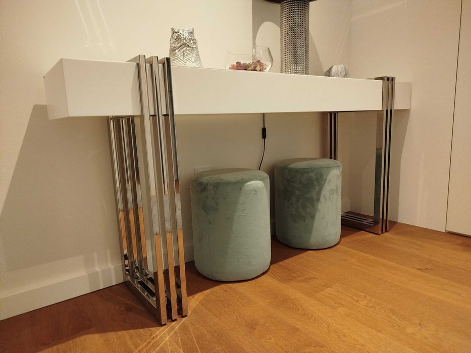 Consola Evelyn Laskasas