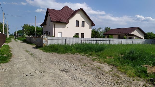 Продаєтся будинок по близу м. Івано Франківська, в селі Черніїв.