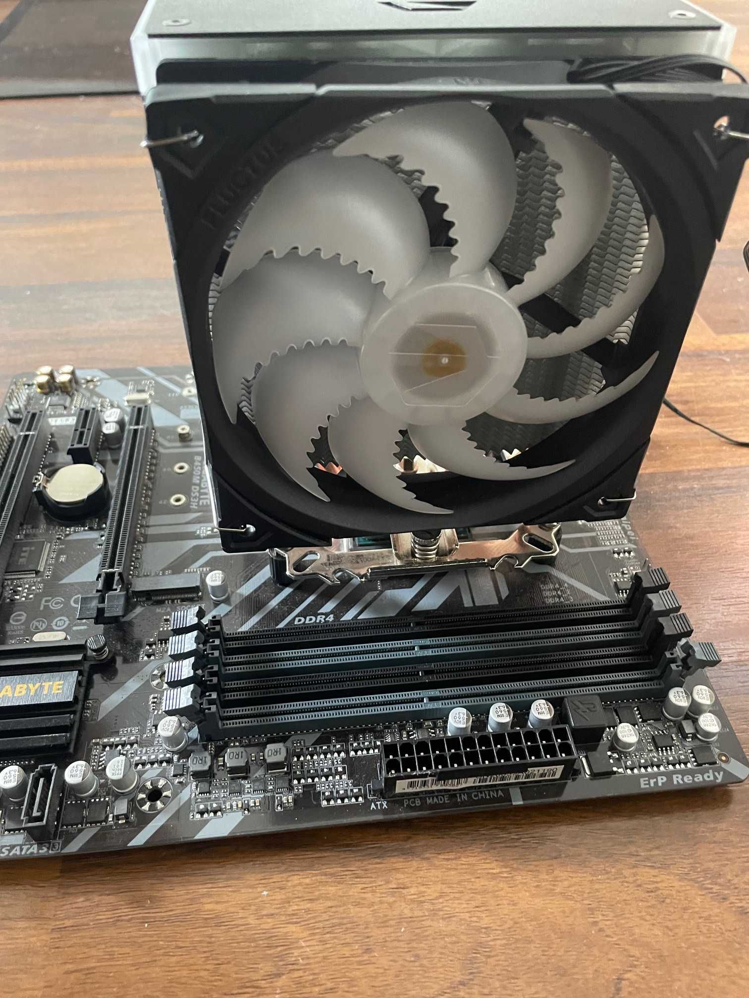 Płyta Gigabyte B450M + Procesor AMD 5 3600 +Chłodzenie CPU Fera 5 ARGB