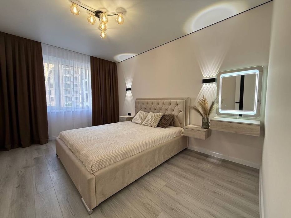 Якісна 2-кімнатна + кухня-студія 3 поверх в центрі!