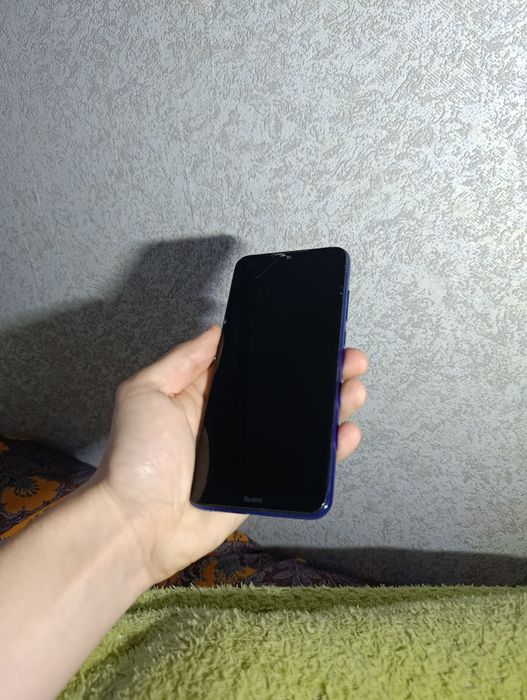 Xiaomi redmi 8T (треснут сверху но работает идеально ) батарея 5 часов