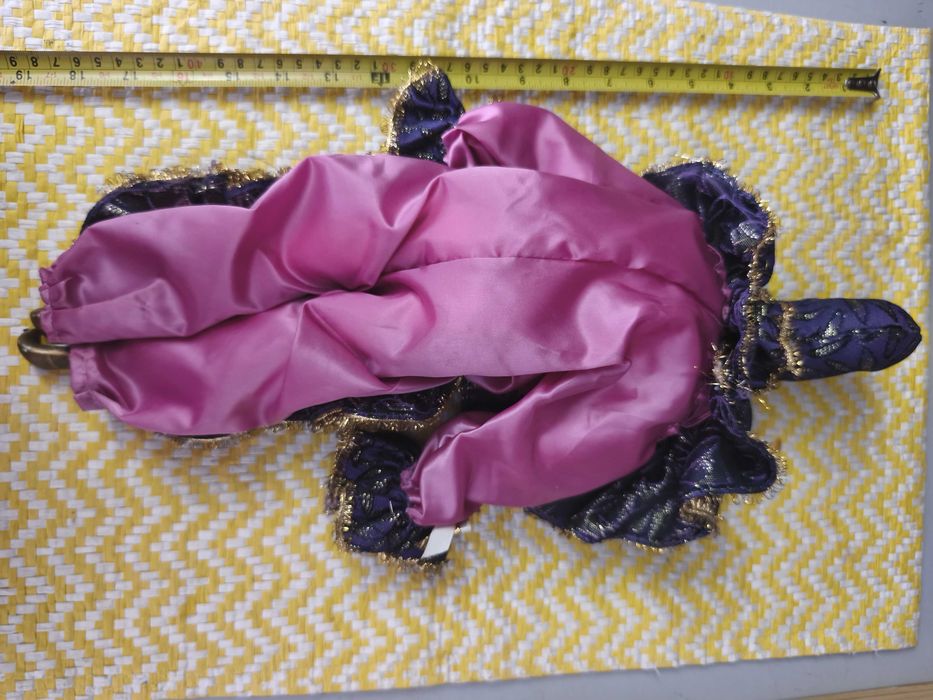 Palhaço- Pierrot
com cabeça, mãos e pés em porcelana.