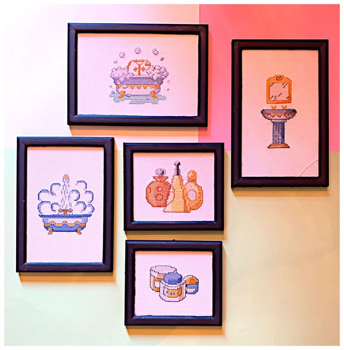 Conjunto 5 quadros em ponto cruz (tema: WC)