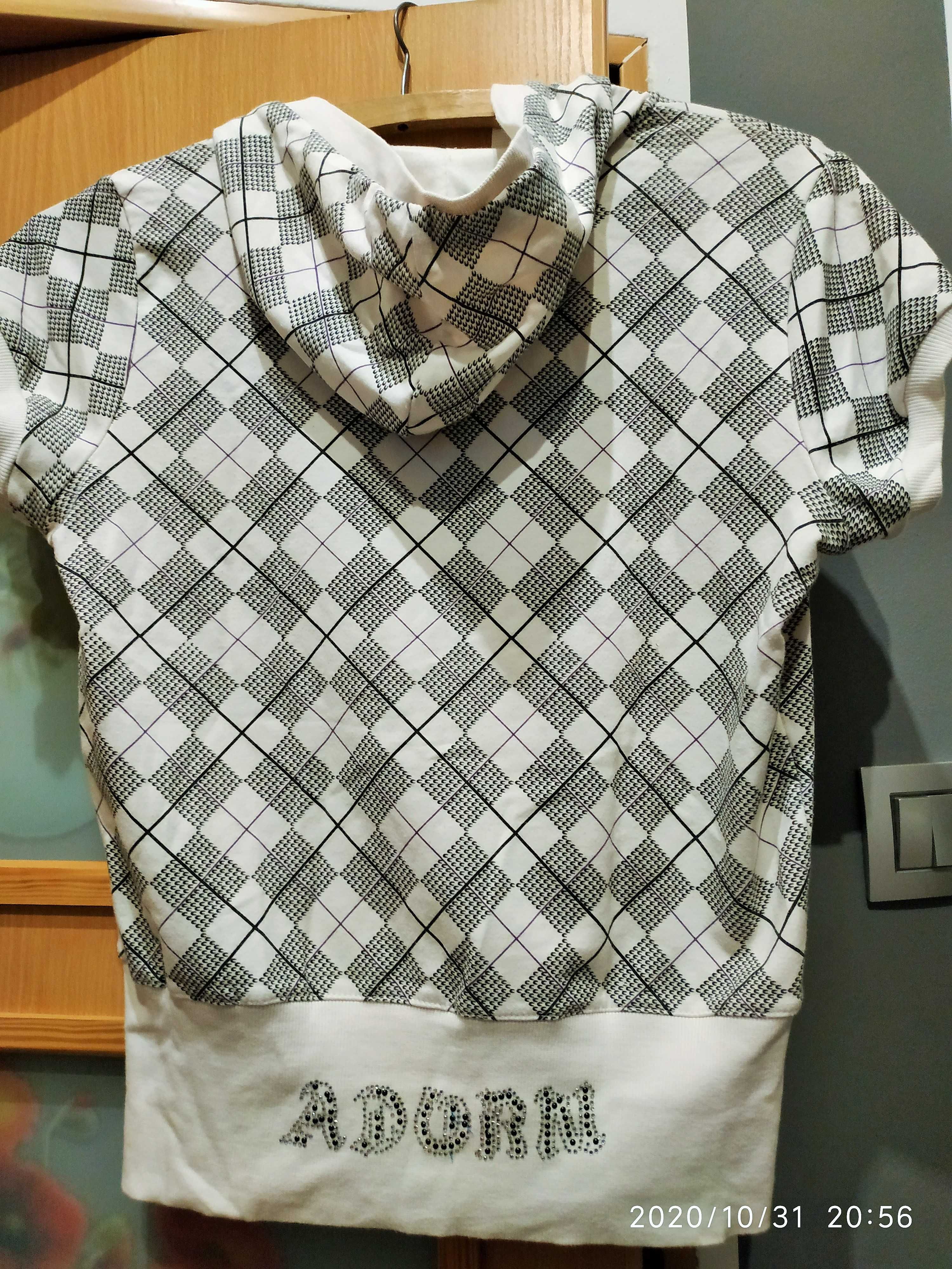 Bluza na suwak z kapturem i krótkimi rękawami rozmiar XXL.