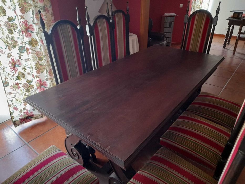 Mesa e cadeiras de sala de jantar vintage