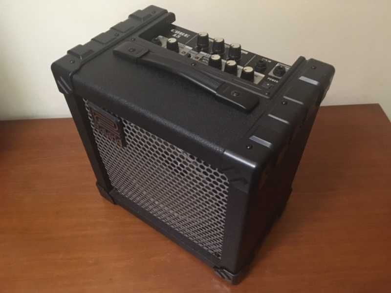 Amplificador de guitarra Roland em bom estado