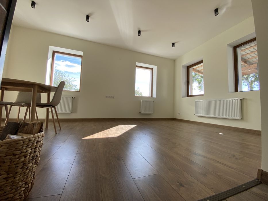 Будинок з двома спальнями в який можна заїхати одразу