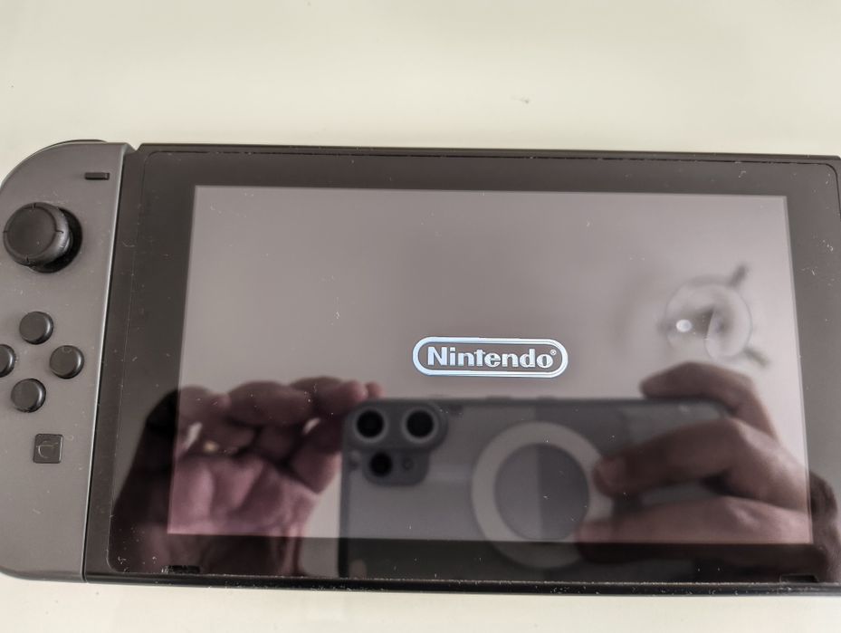 Nintendo Switch V1 em caixa