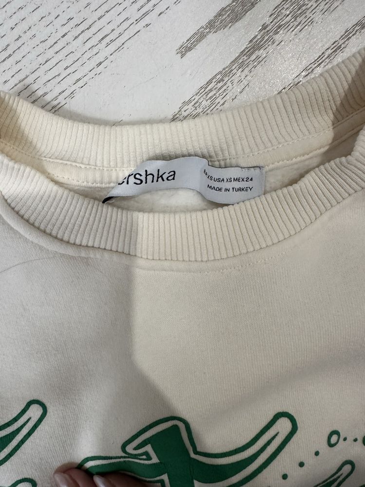 Кофта Bershka.Худі біле з принтом