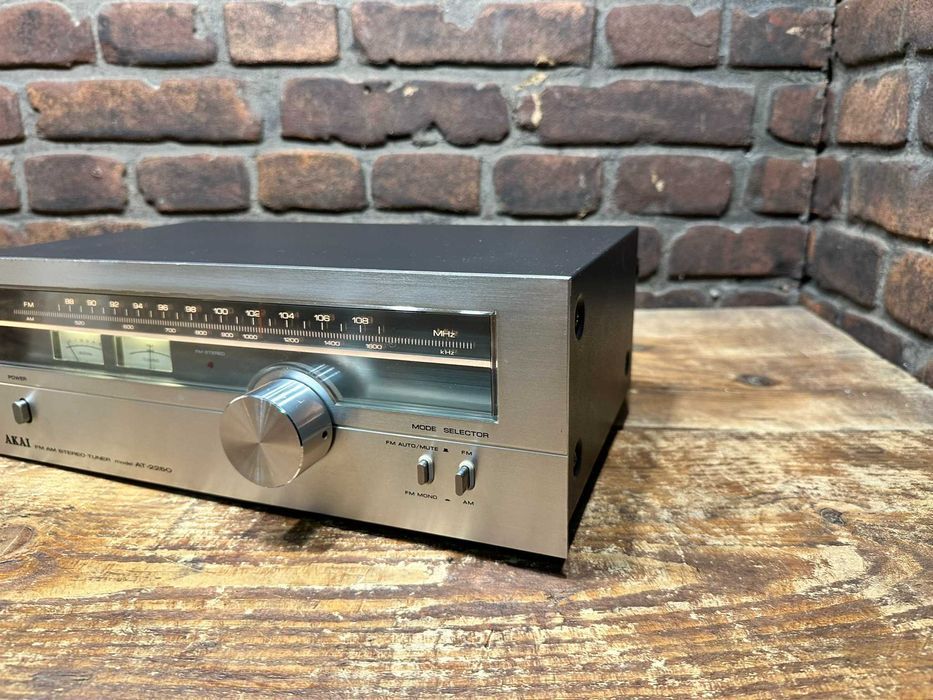 Tuner Radiowy Akai AT-2250