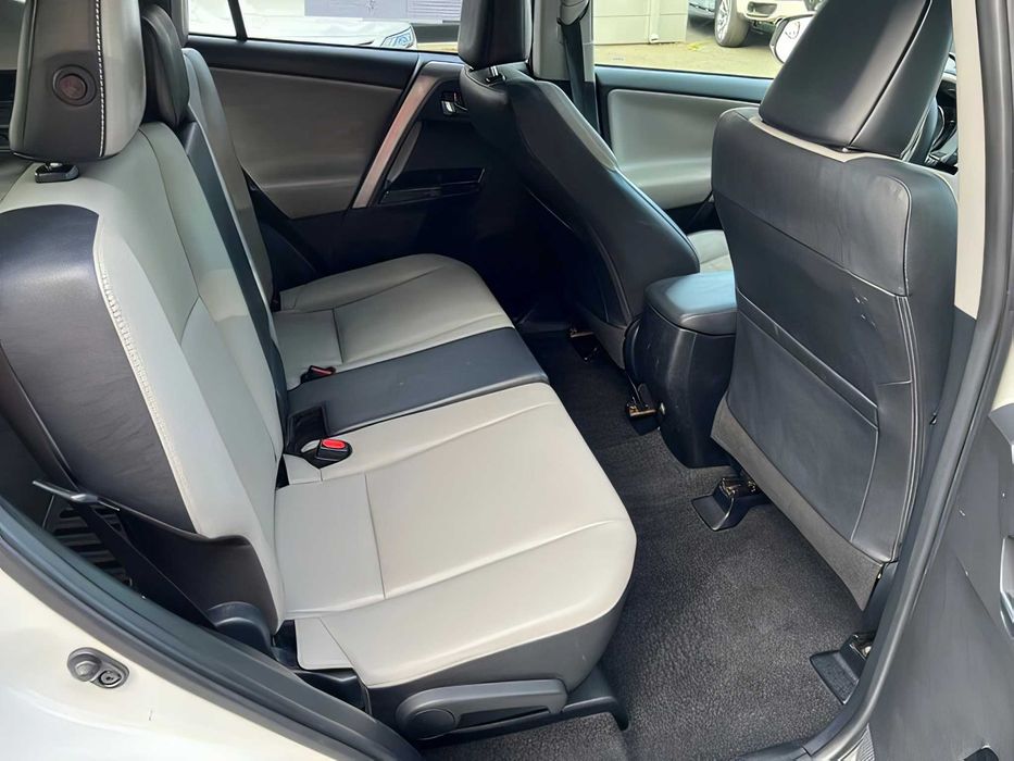 Toyota RAV4      2018