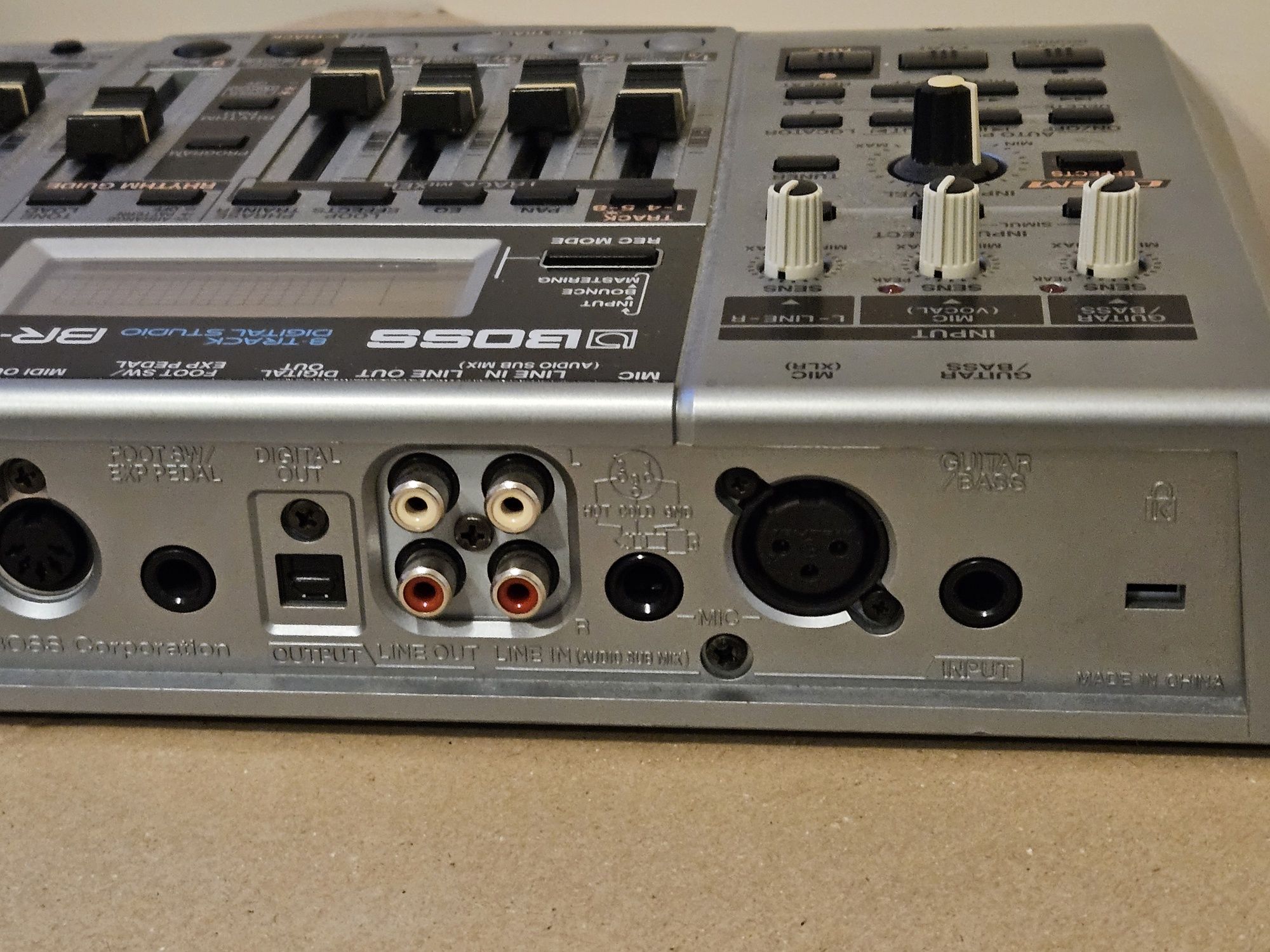 Boss BR-864 rejestrator 8 ścieżkowy