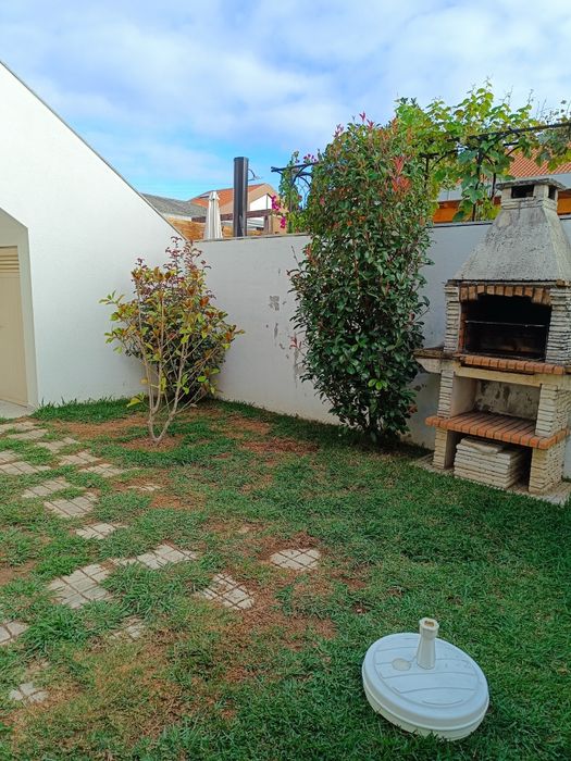 Andar de moradia T2 R/c praia da Madalena