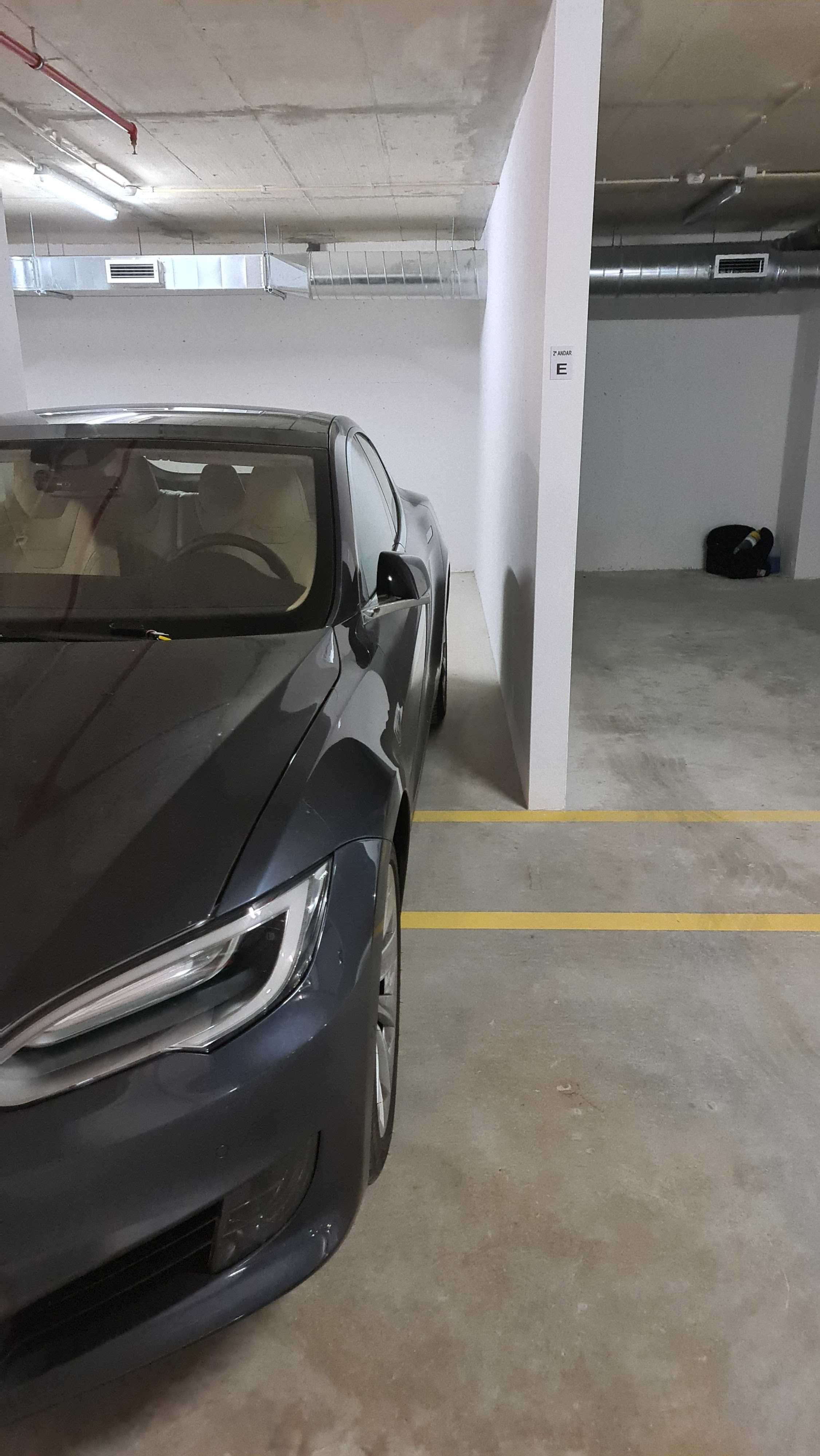 Tesla Model S 75 Free Charging 2016