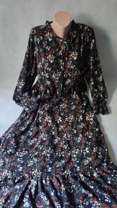 Sukienka długa maxi w kwiaty we wzory plus size z długim rękawem