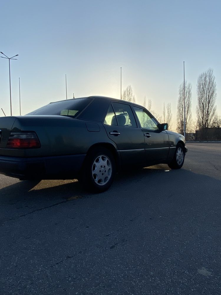 Mercedes w124. 2.0 дизель 1994г