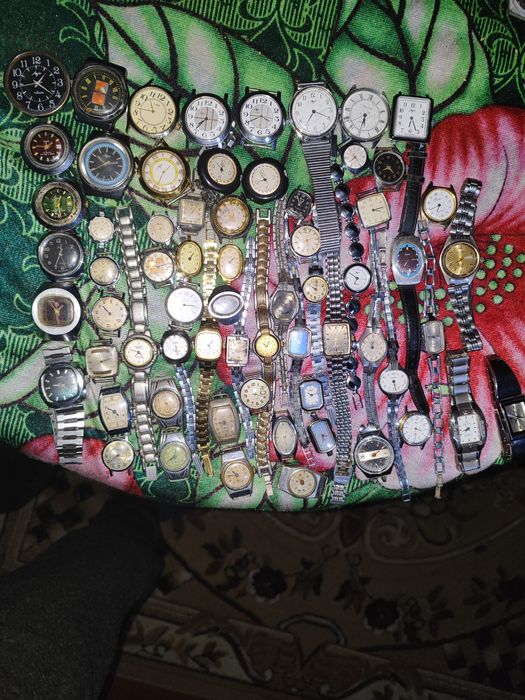 Різні механі годинники