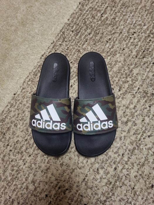 Продам тапочки adidas