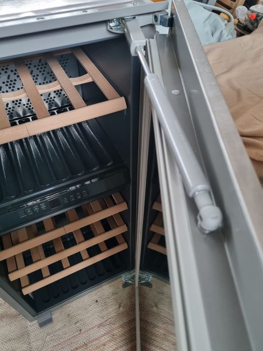 Lodowka chlodziarnia do wina Libherr