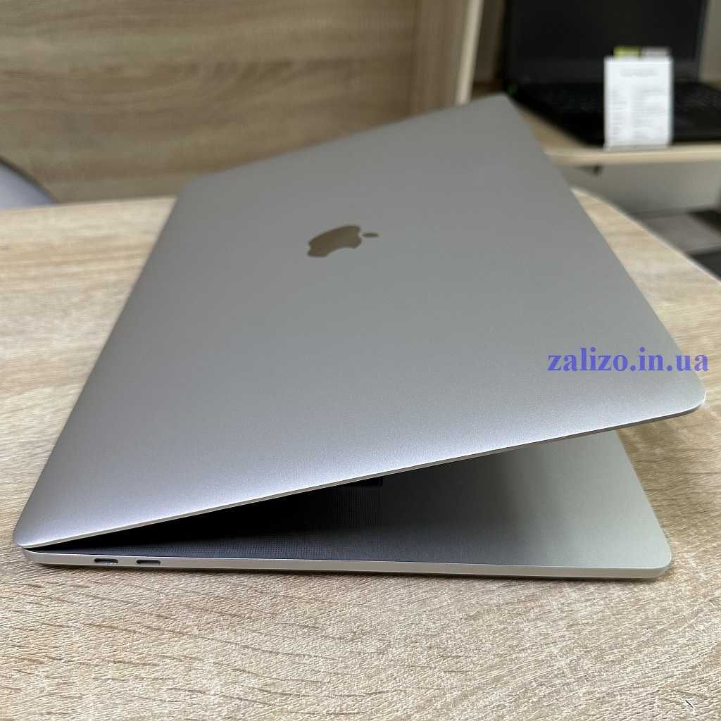 ноутбук Apple MacBook Pro 15 2018 i7/16GB/256GB/Radeon 4GB A1990