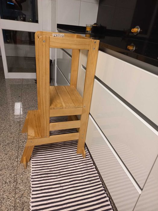 Vendo Banco Montessori para criança em madeira pinho