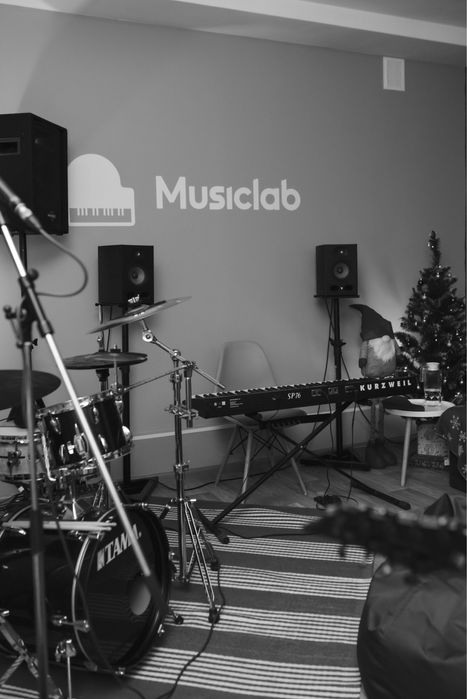 Уроки музики в Черкасах ( гітара вокал фортепіано барабани )