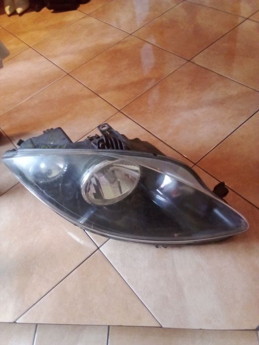 Lampa przednia prawa Seat Leon 2006r
